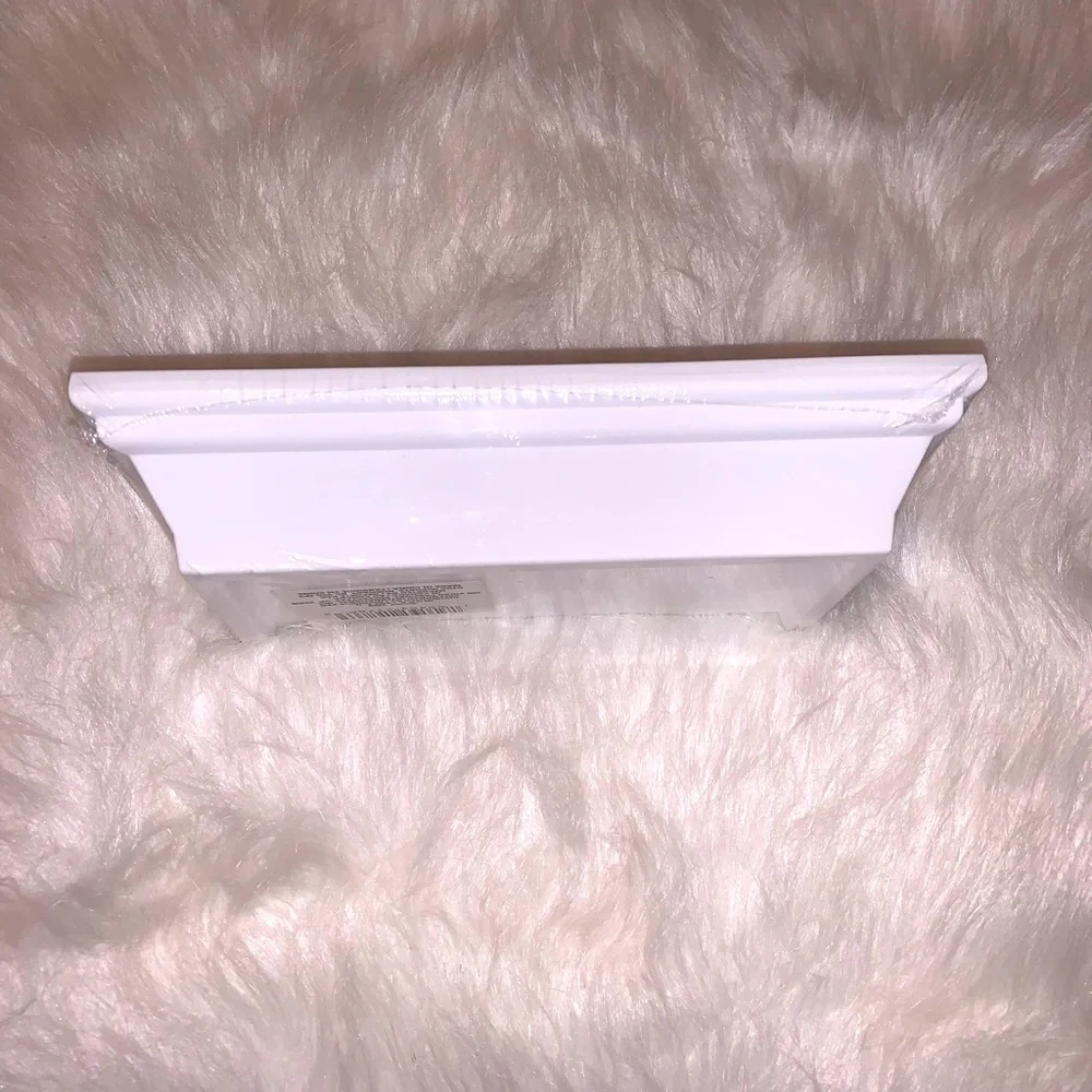 White floating shelf
